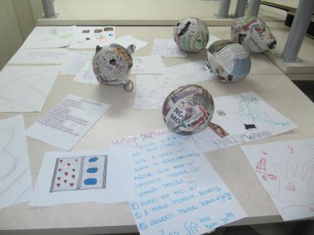 Okrogla miza Otrok v rejništvu = otrok med dvema družinama 29